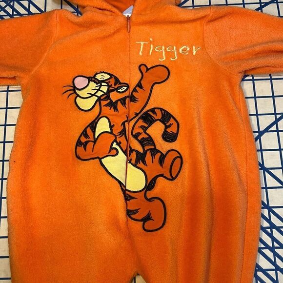 Disney Tigger One Piece Pajamas Infant 3-6 Months Orange Black Footsie Hooded - Picture 5 of 8